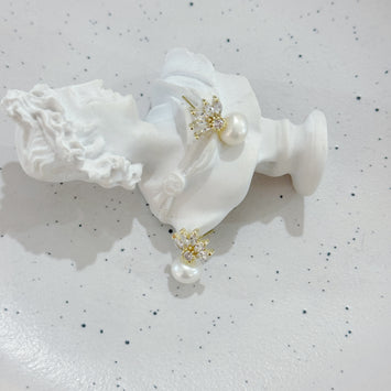 Crown pearl earrings