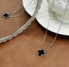 Single X-Large lucky clover necklace