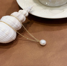 Dangling single fresh water pearl necklace