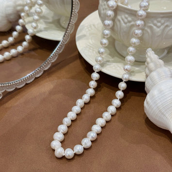 Classic white pearl necklace