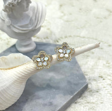 Flower shell and diamond earring