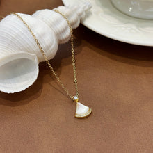Fan shaped shell necklace