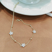 Diamond flower bracelet