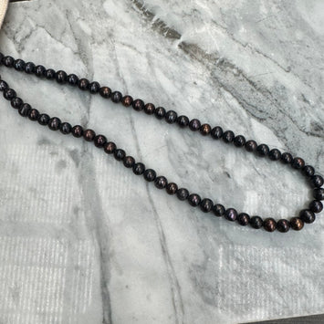 Black fresh water pearl necklace