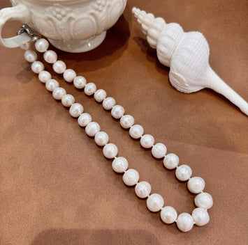 Classic pearl necklace