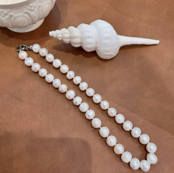 Classic pearl necklace