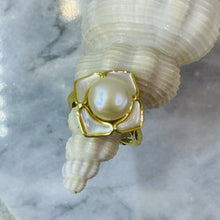 Square shell with pearl ring