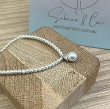 Pearl with crown necklace