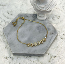Leaf and little pearl bracelet
