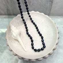 Black fresh water pearl necklace