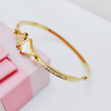 Waterproof Dainty Shell Bangle