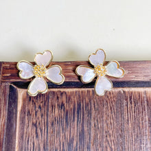 Love heart shaped four leaf clover flower shell earrings