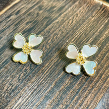 Love heart shaped four leaf clover flower shell earrings